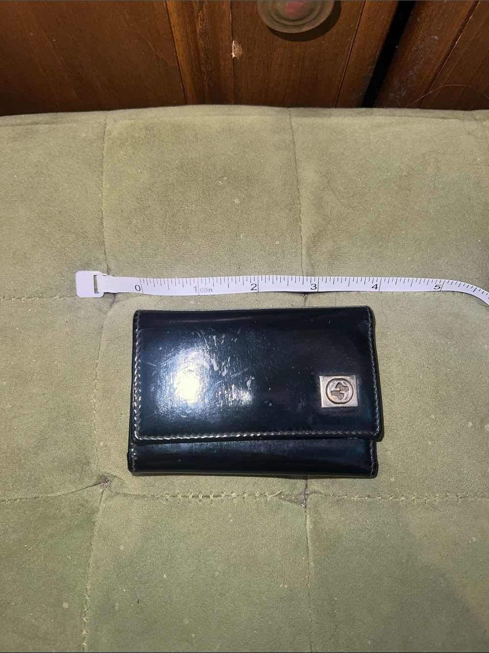 Black Patent Leather Men's Trifold Keyholder with Silver Gucci Emblem